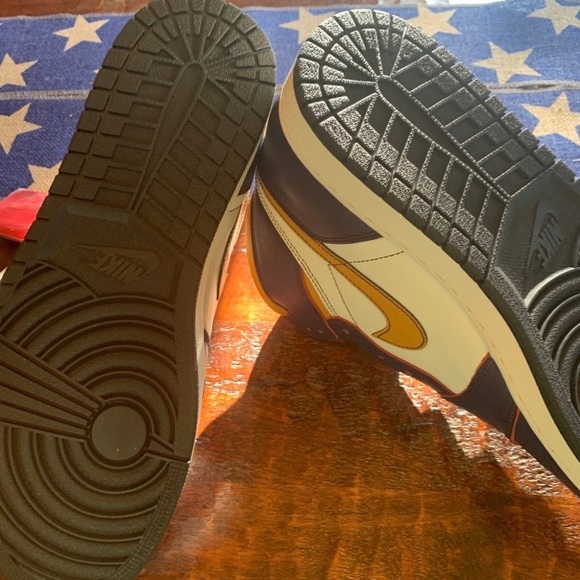 Nike Air Jordan 1 High OG LA to Chicago - Picture 3 of 8